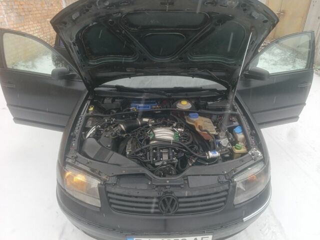 Черный Фольксваген Пассат Вариант, объемом двигателя 2.8 л и пробегом 430 тыс. км за 2100 $, фото 4 на Automoto.ua