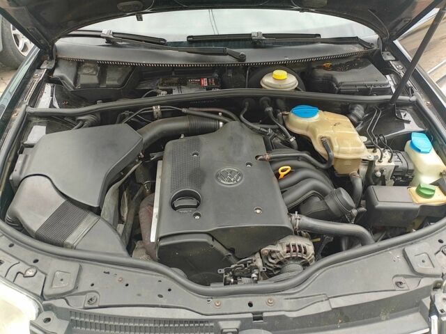 Черный Фольксваген Пассат Вариант, объемом двигателя 1.6 л и пробегом 293 тыс. км за 4100 $, фото 4 на Automoto.ua