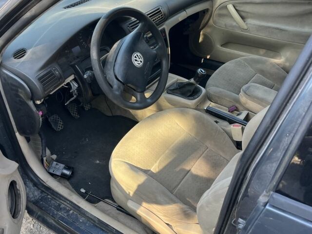 Черный Фольксваген Пассат Вариант, объемом двигателя 1.9 л и пробегом 150 тыс. км за 1100 $, фото 4 на Automoto.ua