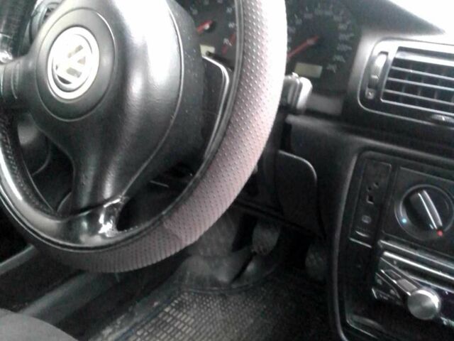 Черный Фольксваген Пассат Вариант, объемом двигателя 1.6 л и пробегом 293 тыс. км за 4100 $, фото 9 на Automoto.ua