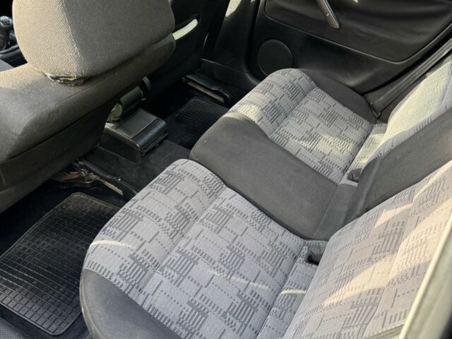 Черный Фольксваген Пассат Вариант, объемом двигателя 1.6 л и пробегом 300 тыс. км за 1700 $, фото 9 на Automoto.ua