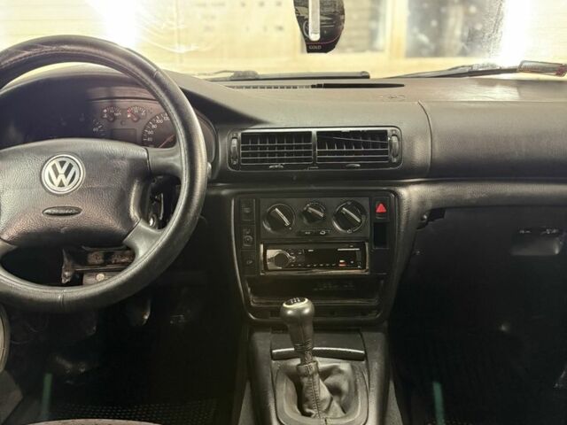 Черный Фольксваген Пассат Вариант, объемом двигателя 1.9 л и пробегом 300 тыс. км за 1500 $, фото 5 на Automoto.ua