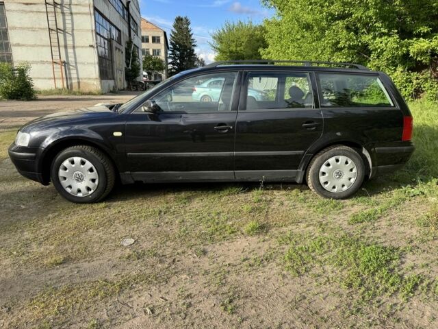 Черный Фольксваген Пассат Вариант, объемом двигателя 1.6 л и пробегом 300 тыс. км за 1700 $, фото 3 на Automoto.ua