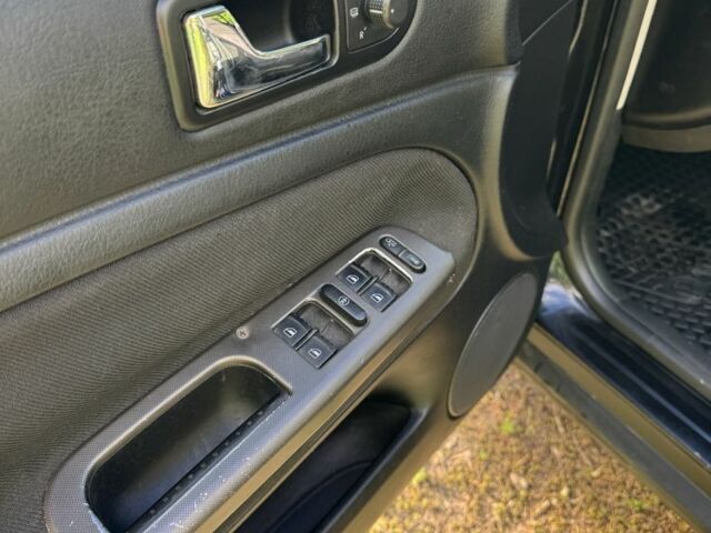 Черный Фольксваген Пассат Вариант, объемом двигателя 1.6 л и пробегом 300 тыс. км за 1700 $, фото 5 на Automoto.ua