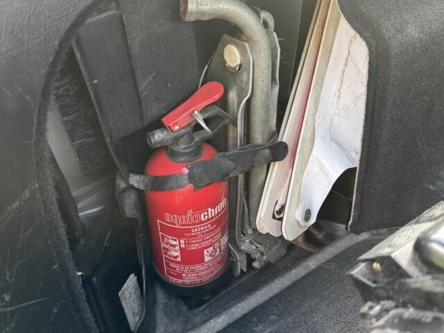 Черный Фольксваген Пассат Вариант, объемом двигателя 1.6 л и пробегом 300 тыс. км за 1700 $, фото 11 на Automoto.ua