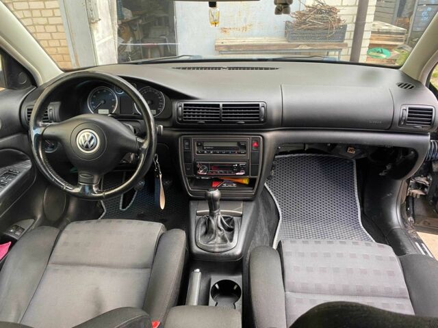 Черный Фольксваген Пассат Вариант, объемом двигателя 2 л и пробегом 218 тыс. км за 4000 $, фото 10 на Automoto.ua