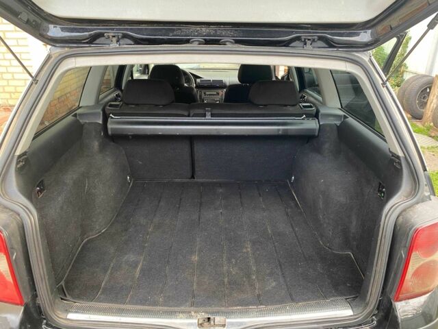 Черный Фольксваген Пассат Вариант, объемом двигателя 2 л и пробегом 218 тыс. км за 4000 $, фото 12 на Automoto.ua