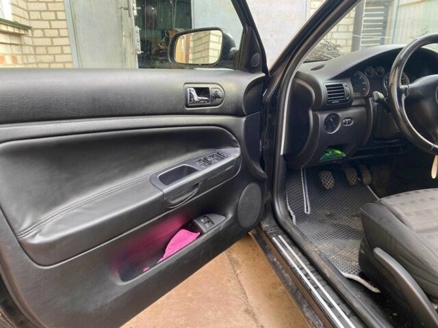 Черный Фольксваген Пассат Вариант, объемом двигателя 2 л и пробегом 218 тыс. км за 4000 $, фото 11 на Automoto.ua