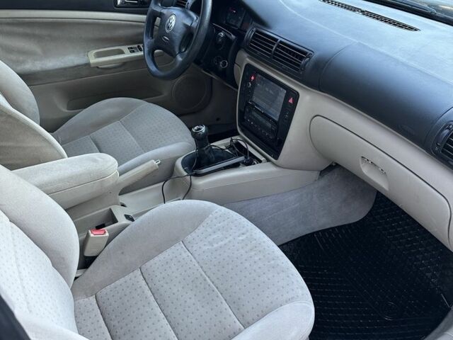 Черный Фольксваген Пассат Вариант, объемом двигателя 1.9 л и пробегом 300 тыс. км за 1950 $, фото 5 на Automoto.ua