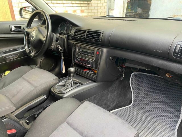 Черный Фольксваген Пассат Вариант, объемом двигателя 2 л и пробегом 218 тыс. км за 4000 $, фото 7 на Automoto.ua