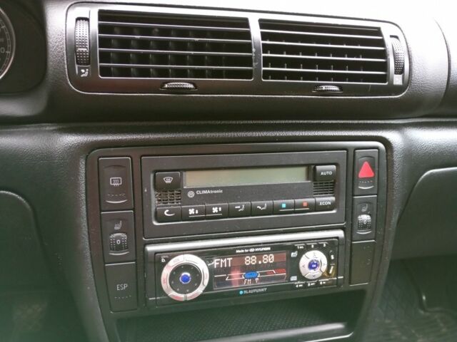 Черный Фольксваген Пассат Вариант, объемом двигателя 1.6 л и пробегом 313 тыс. км за 4100 $, фото 4 на Automoto.ua