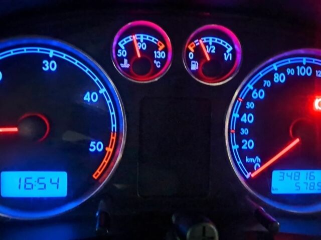 Черный Фольксваген Пассат Вариант, объемом двигателя 1.9 л и пробегом 348 тыс. км за 2450 $, фото 5 на Automoto.ua