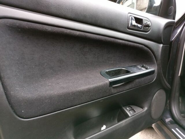 Черный Фольксваген Пассат Вариант, объемом двигателя 1.6 л и пробегом 313 тыс. км за 4100 $, фото 6 на Automoto.ua