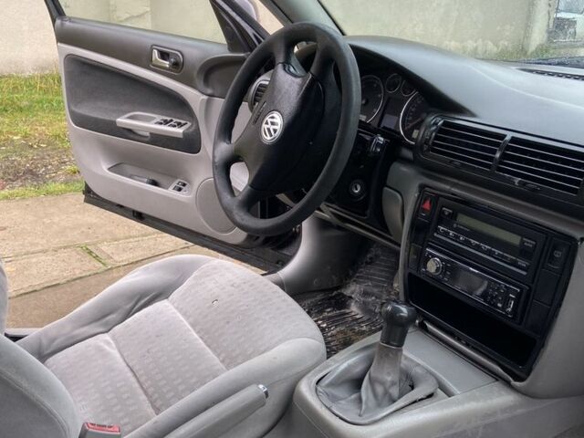 Черный Фольксваген Пассат Вариант, объемом двигателя 1.9 л и пробегом 340 тыс. км за 1700 $, фото 9 на Automoto.ua