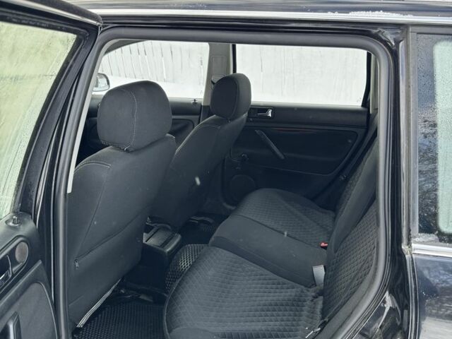 Черный Фольксваген Пассат Вариант, объемом двигателя 1.9 л и пробегом 300 тыс. км за 3799 $, фото 11 на Automoto.ua