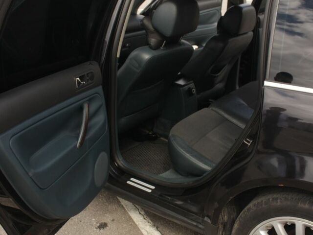 Черный Фольксваген Пассат Вариант, объемом двигателя 2 л и пробегом 358 тыс. км за 4658 $, фото 10 на Automoto.ua