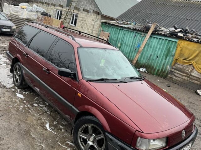 Черный Фольксваген Пассат Вариант, объемом двигателя 1.6 л и пробегом 300 тыс. км за 1800 $, фото 1 на Automoto.ua