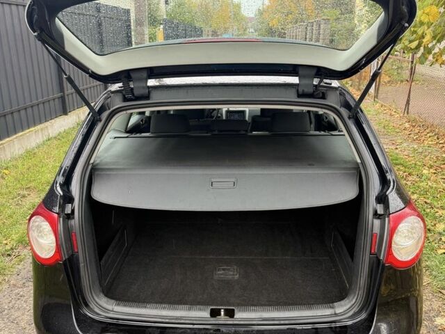 Фольксваген Пассат Варіант 2005 у Луцьку на Automoto.ua Чорний Фольксваген Пассат Варіант, об'ємом двигуна 2 л та пробігом 350 тис. км за 2350 $, фото 7 на Automoto.ua