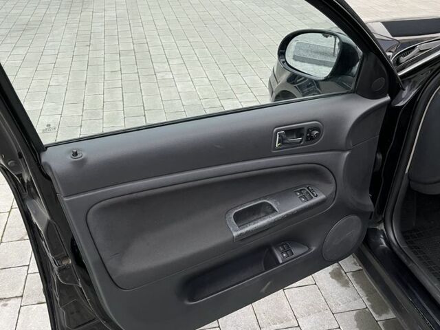 Черный Фольксваген Пассат Вариант, объемом двигателя 2 л и пробегом 274 тыс. км за 4499 $, фото 13 на Automoto.ua