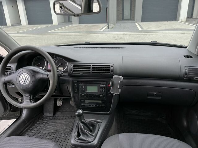 Черный Фольксваген Пассат Вариант, объемом двигателя 2 л и пробегом 274 тыс. км за 4499 $, фото 21 на Automoto.ua