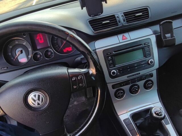 Чорний Фольксваген Пассат Варіант, об'ємом двигуна 2 л та пробігом 290 тис. км за 2500 $, фото 7 на Automoto.ua