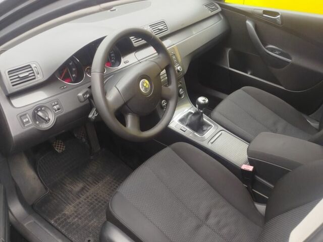 Фольксваген Пассат Варіант 2005 у Полтаві на Automoto.ua Чорний Фольксваген Пассат Варіант, об'ємом двигуна 1.6 л та пробігом 230 тис. км за 6500 $, фото 5 на Automoto.ua