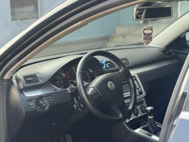 Черный Фольксваген Пассат Вариант, объемом двигателя 2 л и пробегом 250 тыс. км за 2000 $, фото 5 на Automoto.ua