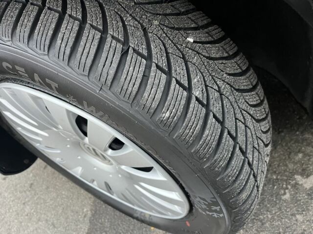 Черный Фольксваген Пассат Вариант, объемом двигателя 1.9 л и пробегом 273 тыс. км за 2904 $, фото 4 на Automoto.ua