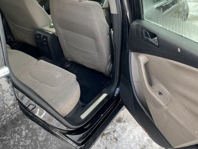 Черный Фольксваген Пассат Вариант, объемом двигателя 2 л и пробегом 258 тыс. км за 2610 $, фото 6 на Automoto.ua