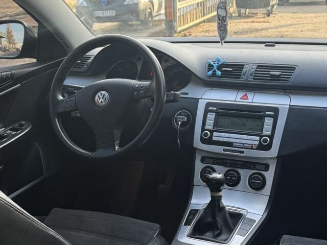 Черный Фольксваген Пассат Вариант, объемом двигателя 2 л и пробегом 250 тыс. км за 2000 $, фото 1 на Automoto.ua