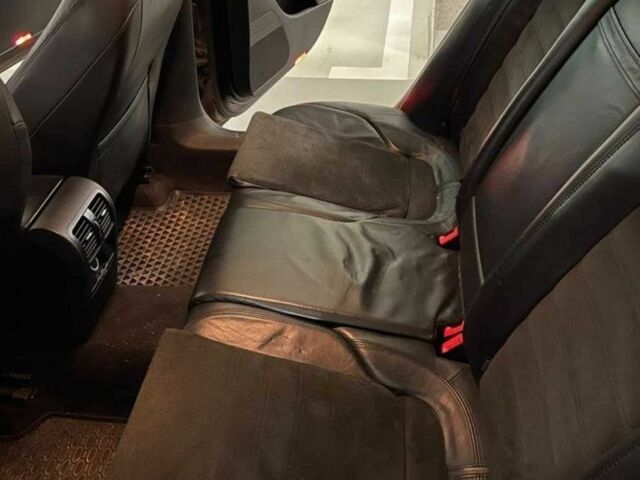 Чорний Фольксваген Пассат Варіант, об'ємом двигуна 2 л та пробігом 264 тис. км за 2100 $, фото 5 на Automoto.ua