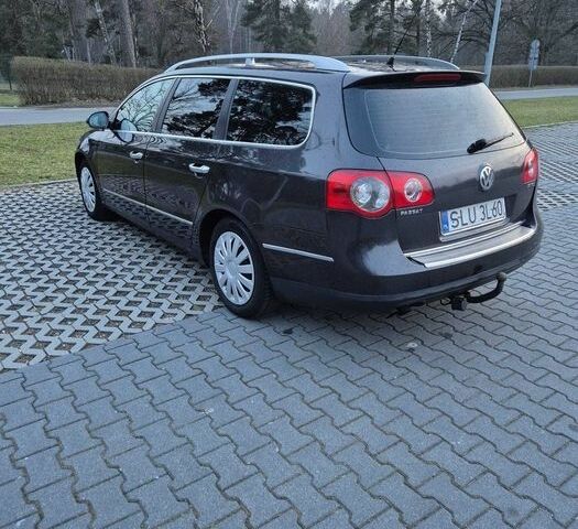 Черный Фольксваген Пассат Вариант, объемом двигателя 2 л и пробегом 210 тыс. км за 1772 $, фото 1 на Automoto.ua