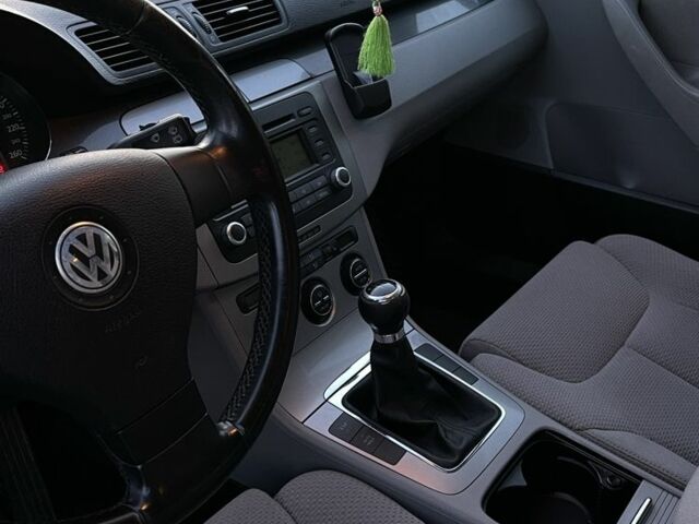 Черный Фольксваген Пассат Вариант, объемом двигателя 1.6 л и пробегом 290 тыс. км за 6750 $, фото 2 на Automoto.ua