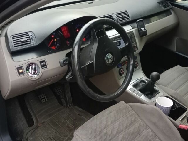 Черный Фольксваген Пассат Вариант, объемом двигателя 2 л и пробегом 300 тыс. км за 2300 $, фото 4 на Automoto.ua