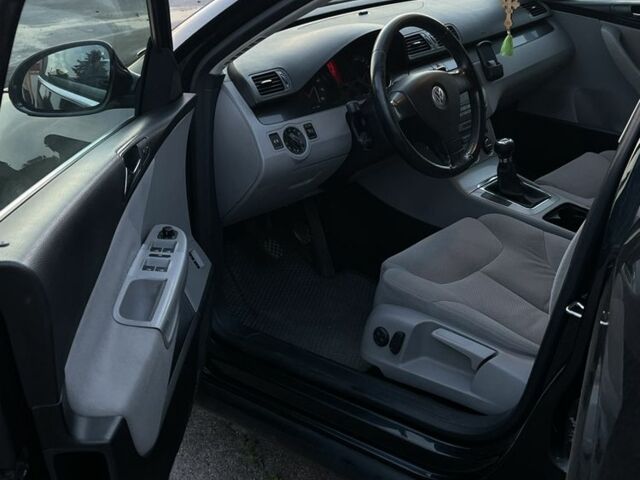 Черный Фольксваген Пассат Вариант, объемом двигателя 1.6 л и пробегом 290 тыс. км за 6750 $, фото 6 на Automoto.ua