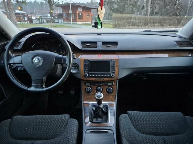 Черный Фольксваген Пассат Вариант, объемом двигателя 2 л и пробегом 210 тыс. км за 1772 $, фото 4 на Automoto.ua