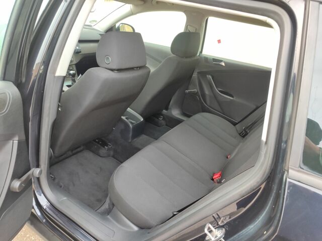 Черный Фольксваген Пассат Вариант, объемом двигателя 1.6 л и пробегом 164 тыс. км за 5950 $, фото 12 на Automoto.ua