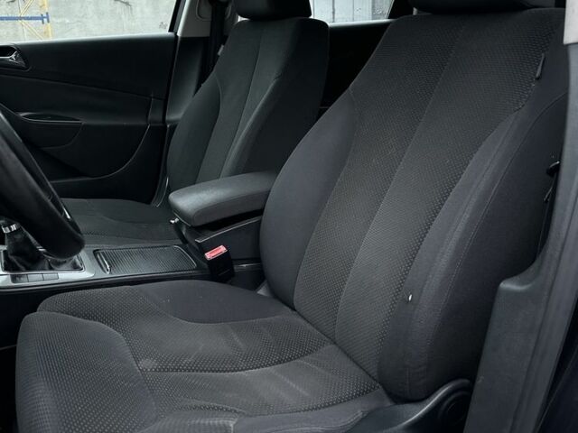 Черный Фольксваген Пассат Вариант, объемом двигателя 1.9 л и пробегом 320 тыс. км за 2600 $, фото 13 на Automoto.ua