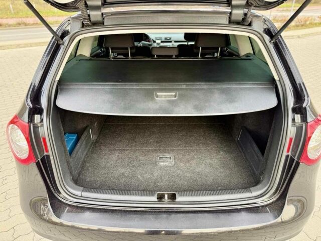 Черный Фольксваген Пассат Вариант, объемом двигателя 2 л и пробегом 400 тыс. км за 5450 $, фото 12 на Automoto.ua