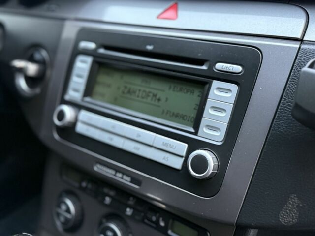 Черный Фольксваген Пассат Вариант, объемом двигателя 1.9 л и пробегом 285 тыс. км за 5500 $, фото 19 на Automoto.ua