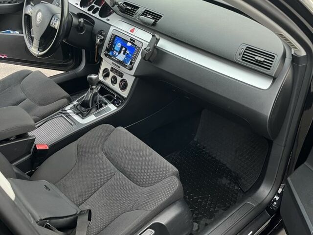 Черный Фольксваген Пассат Вариант, объемом двигателя 2 л и пробегом 284 тыс. км за 7000 $, фото 4 на Automoto.ua