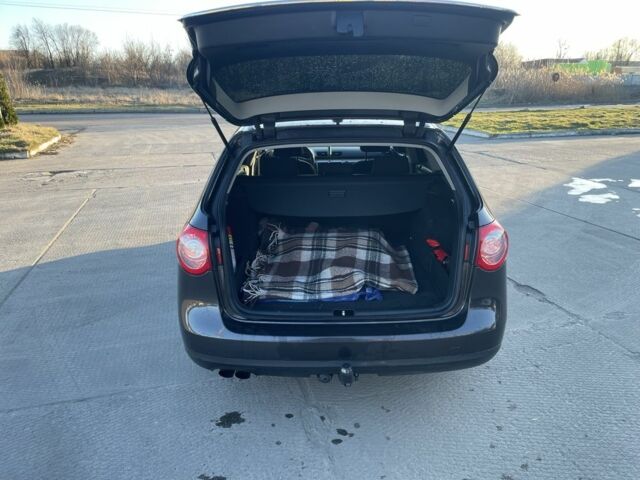 Черный Фольксваген Пассат Вариант, объемом двигателя 2 л и пробегом 255 тыс. км за 6600 $, фото 20 на Automoto.ua