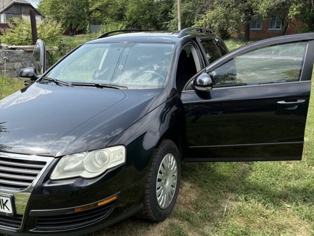 Черный Фольксваген Пассат Вариант, объемом двигателя 1.6 л и пробегом 185 тыс. км за 5999 $, фото 1 на Automoto.ua