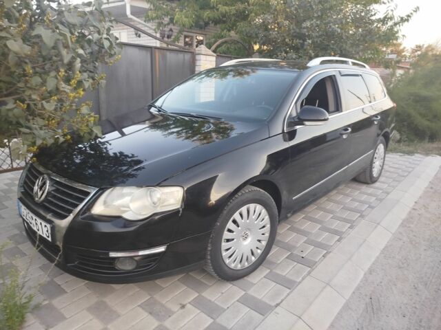 Черный Фольксваген Пассат Вариант, объемом двигателя 2 л и пробегом 260 тыс. км за 2250 $, фото 1 на Automoto.ua