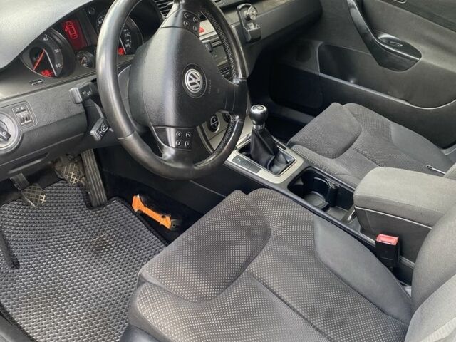 Черный Фольксваген Пассат Вариант, объемом двигателя 2 л и пробегом 252 тыс. км за 6600 $, фото 14 на Automoto.ua