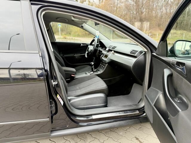 Черный Фольксваген Пассат Вариант, объемом двигателя 2 л и пробегом 400 тыс. км за 5450 $, фото 13 на Automoto.ua