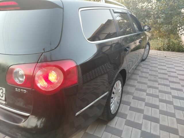 Черный Фольксваген Пассат Вариант, объемом двигателя 2 л и пробегом 260 тыс. км за 2250 $, фото 12 на Automoto.ua