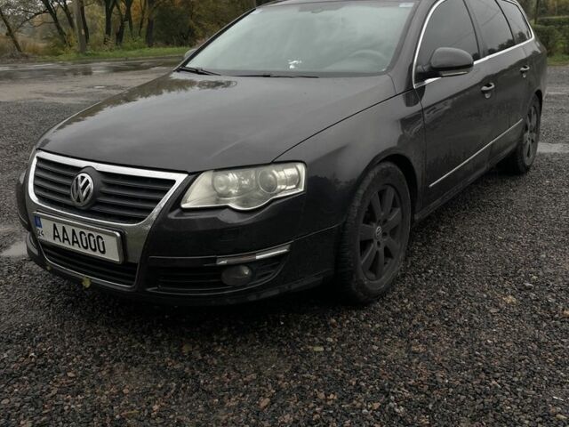 Черный Фольксваген Пассат Вариант, объемом двигателя 2 л и пробегом 255 тыс. км за 6600 $, фото 1 на Automoto.ua