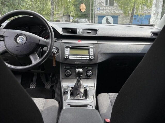 Черный Фольксваген Пассат Вариант, объемом двигателя 1.6 л и пробегом 185 тыс. км за 5999 $, фото 5 на Automoto.ua