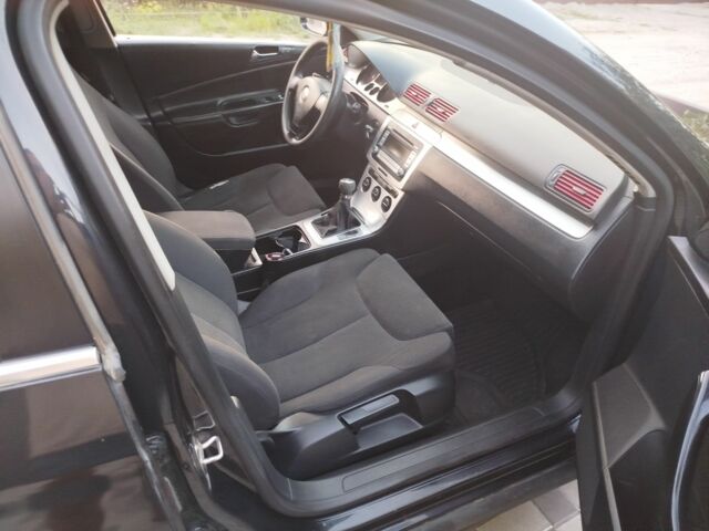 Черный Фольксваген Пассат Вариант, объемом двигателя 2 л и пробегом 260 тыс. км за 2250 $, фото 15 на Automoto.ua